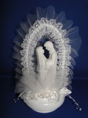 New Wilton «Devotion» Wedding Cake Top, white porcelain couple 117-425
