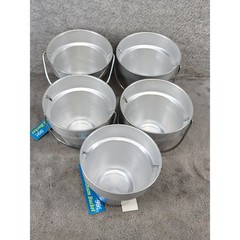 East West Dist Co 3 Inch Aluminum Buckets with Handles Set of 5 Silver 836247