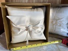2 Pieces Wedding Ring Pillows Ivory Love Knot – Beverly Clark in Original Boxes