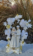 Porcelain Wedding Bride & Groom VTG Topper w/Floral Decor & Rings. Hong Kong