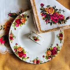 Royal Albert Bone China Napkin Rings – Old Country Roses, Set of 6 with Linen Na