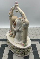 Precious Moments porcelain Bride & Groom arch wedding figurine music box 876143