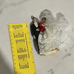 VTG 1950s Wedding Cake Topper Chalkware Bride Groom Lace Dress Pearls Roses 4″
