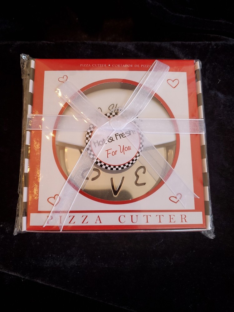 «Love» Pizza Cutter. Pizza Lovers. Stainless Steel/Plastic Handle. New. #73