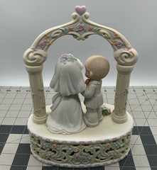 Precious Moments porcelain Bride & Groom arch wedding figurine music box 876143